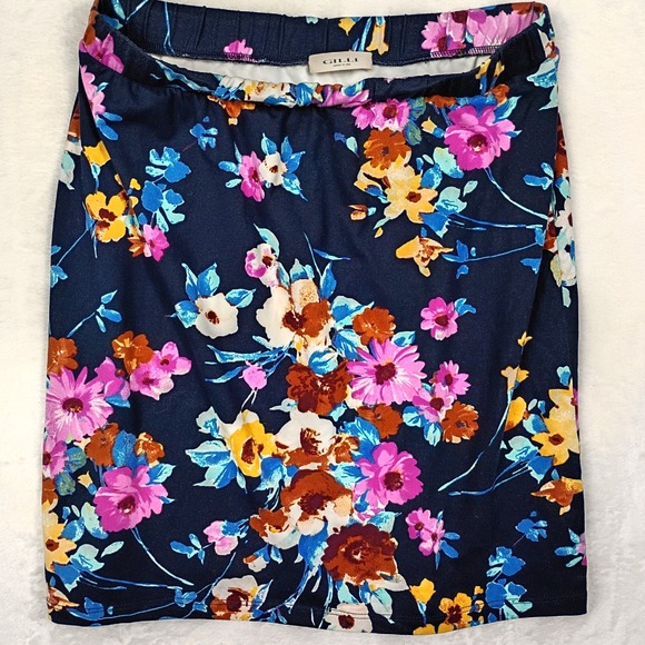 Gilli Dresses & Skirts - Gilli Navy Blue Floral Mini Skirt Elastic Waist Stretchy Bodycon Made in‎ USA